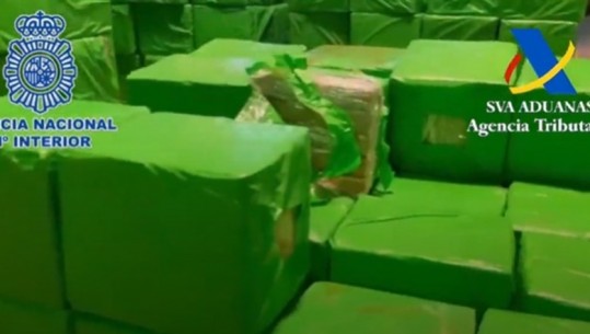 VIDEO/ Spanjë, kapen 4.3  ton kokainë! Vinte nga Ekuadori me banane për në Spanjë, arrestohen 4 shqiptarë