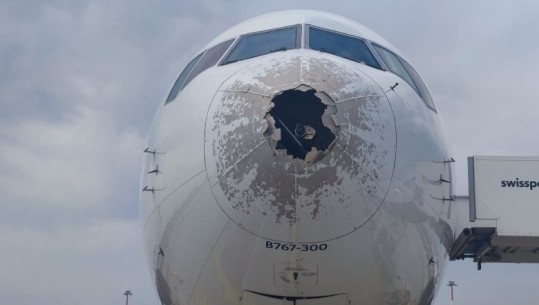 FOTOLAJM/ Stuhia në Milano, breshëri dëmton aeroplanin me destinacion Nju Jorkun! Piloti detyrohet të bëjë ulje emergjente