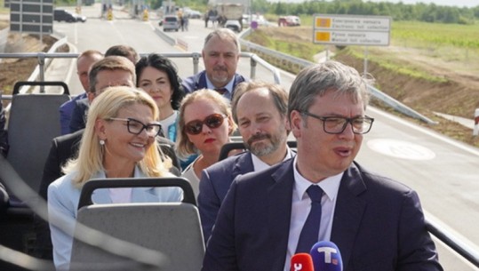 Autostrada ‘Paqes’ lidh serbët me shqiptarët! Vuçiç inauguron kilometrat e para të rrugës që lidhen me Prishtinën e Tiranën: Jam shumë krenar