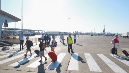 Ministri i Brendshëm në portin e Durrësit: Rrisni fuqinë kontrolluese por mos prekni cilësinë e shërbimit për turistët
