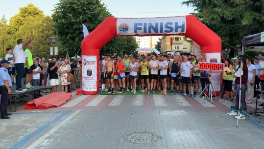 ‘Enkelana' maraton në Pogradec, 700 garues nga 25 vende të botës! Fitues një grek, braziliani garon me beben