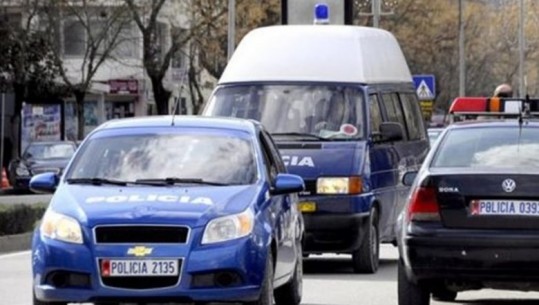 Përplasi për vdekje me makinë këmbësorin, policia e Durrësit arreston shoferin 36-vjeçar