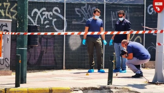 FOTOT/ Kërcënoi me thikë punonjësit e policisë pasi tentoi të grabiste një bankë, plagoset shqiptari në Greqi