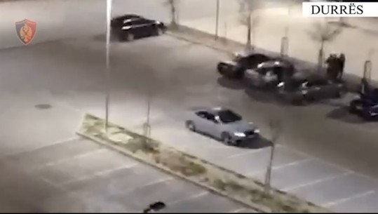 Bënë gara shpejtësie gjatë natës dhe përplasën disa automjete të parkuara, e pësojnë keq tre shoferët në Durrës