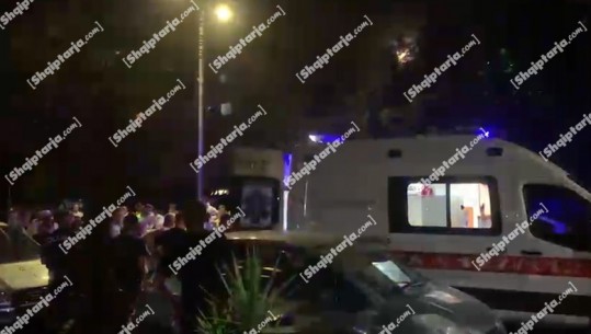 Aksident në Elbasan, makina përplas shpërndarësin e picave me motor, shoqërohet në polici! Lëndohet motoristi