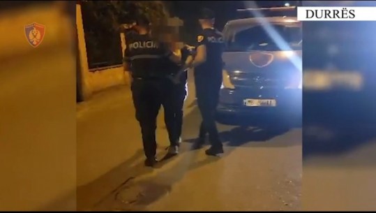 VIDEO/ Shisnin lëndë narkotike në Durrës, dy në pranga! Sekuestrohet 1 kg kanabis, 900 euro dhe 90 mijë lekë 