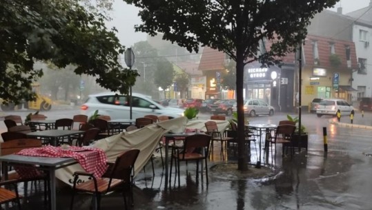 Beogradi goditet nga një stuhi breshëri