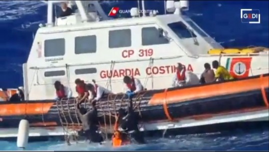 Mbyten anijet me emigrantë në Itali! Momentet e tmerrit për të mbijetuarit, para mbërritjes së ekipeve të shpëtimit