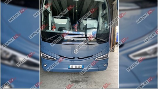 Report Tv siguron foton FOTO, ja autobusi ku u gjetën 121 mijë euro të padeklaruara në Portin e Durrësit! Ishin fshehur në tavan