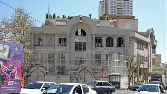 Rihapet Ambasada saudite në Iran pas shtatë vitesh