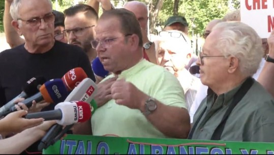 Pensionistët protestë para ambasadës italiane, qytetari: Më japin 10 mijë lekë, për vete rritën rrogat turp! U bie fëmijëve më qafë se s’kam mundësi