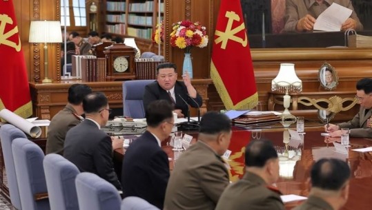 Situatë e tensionuar në Korenë e Veriut, Kim Jong-un shkarkon shefin e ushtrisë dhe bën thirrje për luftë