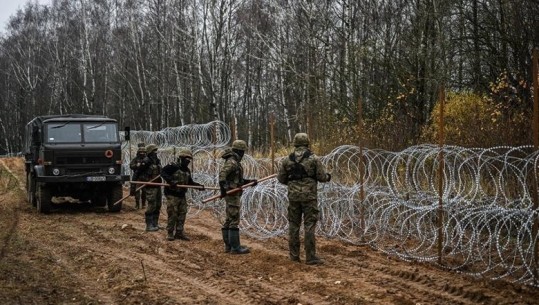 Polonia dërgon 10,000 ushtarë në kufirin me Bjellorusinë