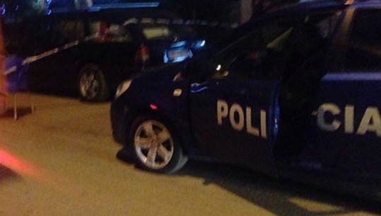 Aksident në Elbasan, shoferi humb kontrollin e mjetit dhe del nga rruga! Plagoset 25-vjeçari