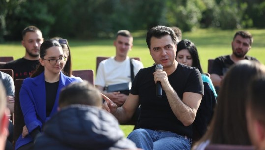 Kulla ‘Mali i Tiranës’, Basha i përgjigjet Ramës: Sa më shumë bashkëpunëtorë në burg, aq më të gjata hartimet! Vetting në politikë