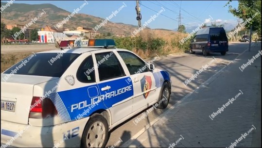 Maliq, pamjet e para nga fshati Qesarakë! Policia rrethon zonën po negocion me 62 vjeçarin të vetëdorëzohet 
