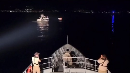 VIDEO/ Rrezikonin të mbyteshin në Egje, anija ‘Butrinti’ shpëton 37 amigrantë të paligjshëm në brigjet e Greqisë