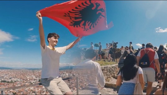 40 të rinj të diasporës 2 javë rreth Shqipërisë e Kosovës! E reja që jeton në SHBA: 16 vjet pa ardhur, kisha mall! I riu: Dashuria për atdheun më shtyu të rrëmoj historinë