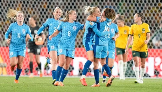 Historike për vajzat e Anglisë, mposhtin Australinë para 75 mijë tifozëve dhe shkojnë në finalen e Botërorit (VIDEO)