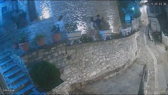 VIDEO/ Italianët ia fusin vrapit pa paguar në Berat, restoranti i ironizon në rrjet: Bëni diçka të bukur me ato lekë