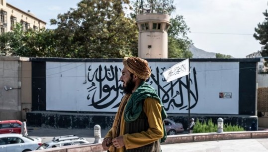 Talibanët ndalojnë partitë politike pasi i shpallin joislamike