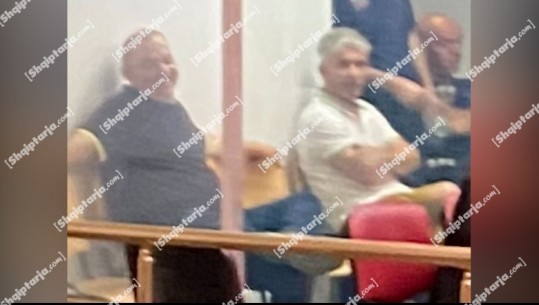 U arrestuan për koncesionin e sterilizimit, Report Tv siguron fotot e biznesmenit Ilir Rrapaj dhe ish-zv.ministrit në sallën e gjyqit! Rjepaj i qeshur