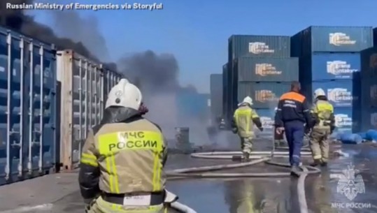 Lufta/ Zjarr në terminalin e naftës në Novorossiysk të Rusisë