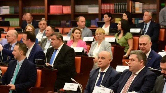 Shkup/ Parlamenti nis debatin për ndryshimin e Kushtetutës