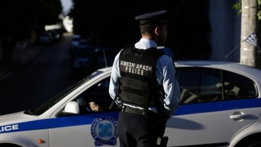 Greqi/ Goditën me thikë bashkatdhetarin e tyre, arrestohet njëri prej vëllezërve shqiptarë, shpallet në kërkim tjetri