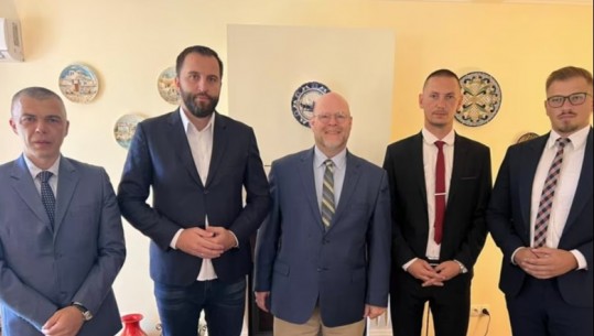 Ambasadori amerikan Hovier takohet me zyrtarët serbë të Prishtinës: Mbështesim Kosovën sovrane dhe demokratike!