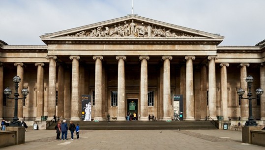 Skandali në Muzeun Britanik, autori i dyshuar veproi prej vitesh nën 'hundën’ e autoriteteve! Objektet që vidhte i shiste në eBay 