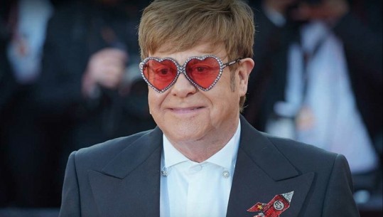 U rrëzua në vilën e tij në Francë, Elton John kalon natën në spital