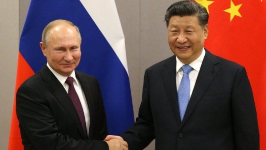 Media: Putin pranoi ftesën e presidentit kinez Xi, do të udhëtojë në tetor
