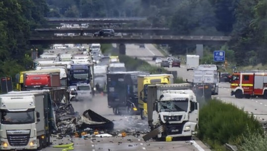 Gjermani/ Përplasen 5 kamionë me njëri-tjetrin, 2 viktima dhe 1 i plagosur