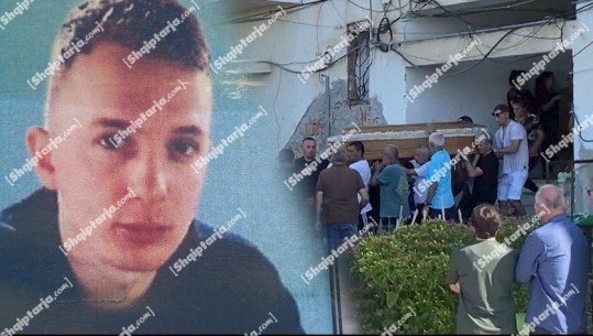 VIDEO/ U vra në Ankona duke mbrojtur shokun, i jepet lamtumira në Lushnje Klajdi Bitrit, familja hap dyert e mortit! Balla: Do ta ndjekim gjyqin në Itali, drejtësia të vihet në vend