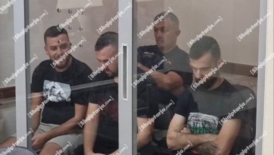 VIDEO/ Kokaina me 'tre yje' në Tiranë, burg me afat për tre të rinjtë, ‘shkrihen’ së qeshuri në kafazin e Gjykatës! Mustafa: Pakon ma dha i infiltruari 