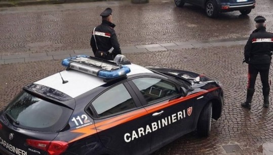 Itali/ I hodhi benzinë dhe i vuri flakën një gruaje pas sherrit, arrestohet 53-vjeçari