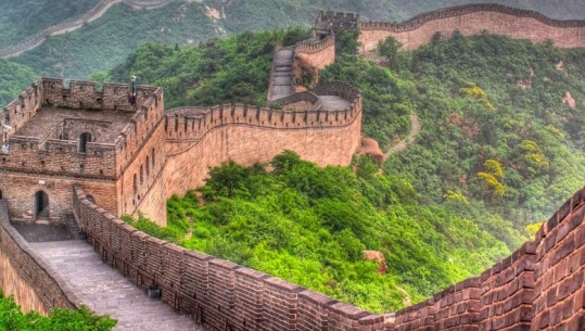 Gërmuan një rrugë të shkurtër përmes Murit të Madh Kinez, arrestohen 2 punëtorë