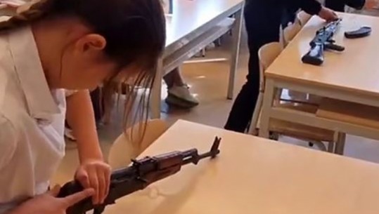 Viti i ri akademik, studentët rusë do të mësojnë si të përdorin armët