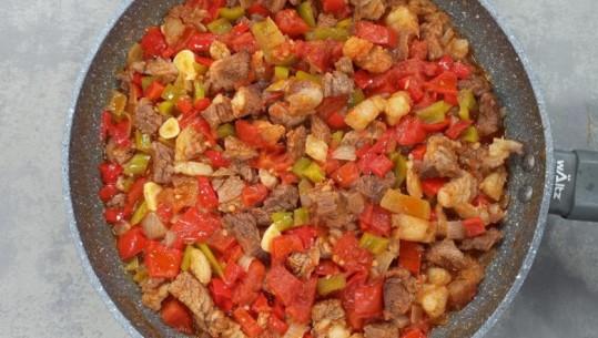 Kavurme, gatimi turk me mish, domate dhe speca nga zonja Albana