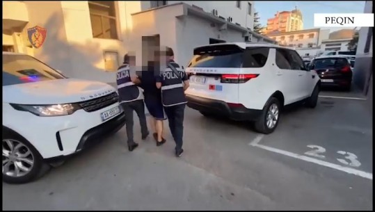Fshehën në banesë 1 kallashnikov, 2 pistoleta, 1 armë gjahu dhe fishekë luftarak, arrestohen dy vëllezërit në Peqin