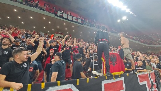 VIDEO/ Nxehet atmosfera në stadium, tifozët e Kombëtares mbushin shkallët e 'Air Albania'
