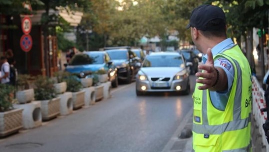 Nis pa probleme dita e parë e shkollës në Tiranë, Policia Bashkiake ndihmon nxënësit