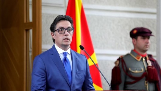 Presidenti maqedonas uron në shqip për 115 vjetorin e Alfabetit të Gjuhës Shqipe: Krenarë që shqiptarët janë pjesë e Maqedonisë së Veriut