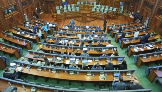Kuvendi Kosovës pritet të mbajë sot dy seanca, një të rregullt e një të jashtëzakonshme