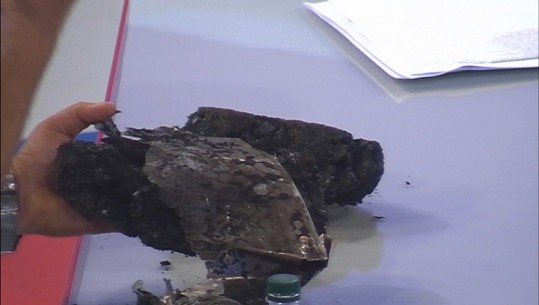 Eksperti shpjegon në studion e Report Tv materialin që u dogj si ‘kashtë’ në pallatin 10-katësh