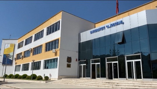 Krizë studentësh në vitin e ri akademik në Elbasan, mbyllen degët e gjuhëve të huaja! Drejtuesit e Universitetit: Ruajmë mësuesinë  