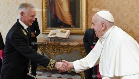 Ambasadori rus në Vatikan: Papa dëshiron që misioni i kardinalit Zuppi të vazhdojë