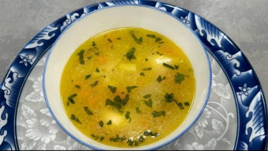 Supë me fidhe dhe vezë të vluara nga zonja Albana