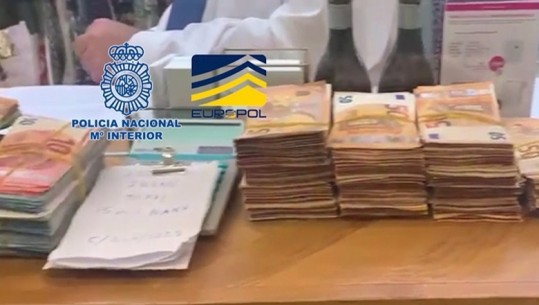 Europol godet grupin kriminal shqiptaro-kinez! Në Spanjë mbillnin kanabis, paratë pastroheshin në Shqipëri! Brenda një viti qarkulluan rreth 65.5 mln euro (VIDEO)